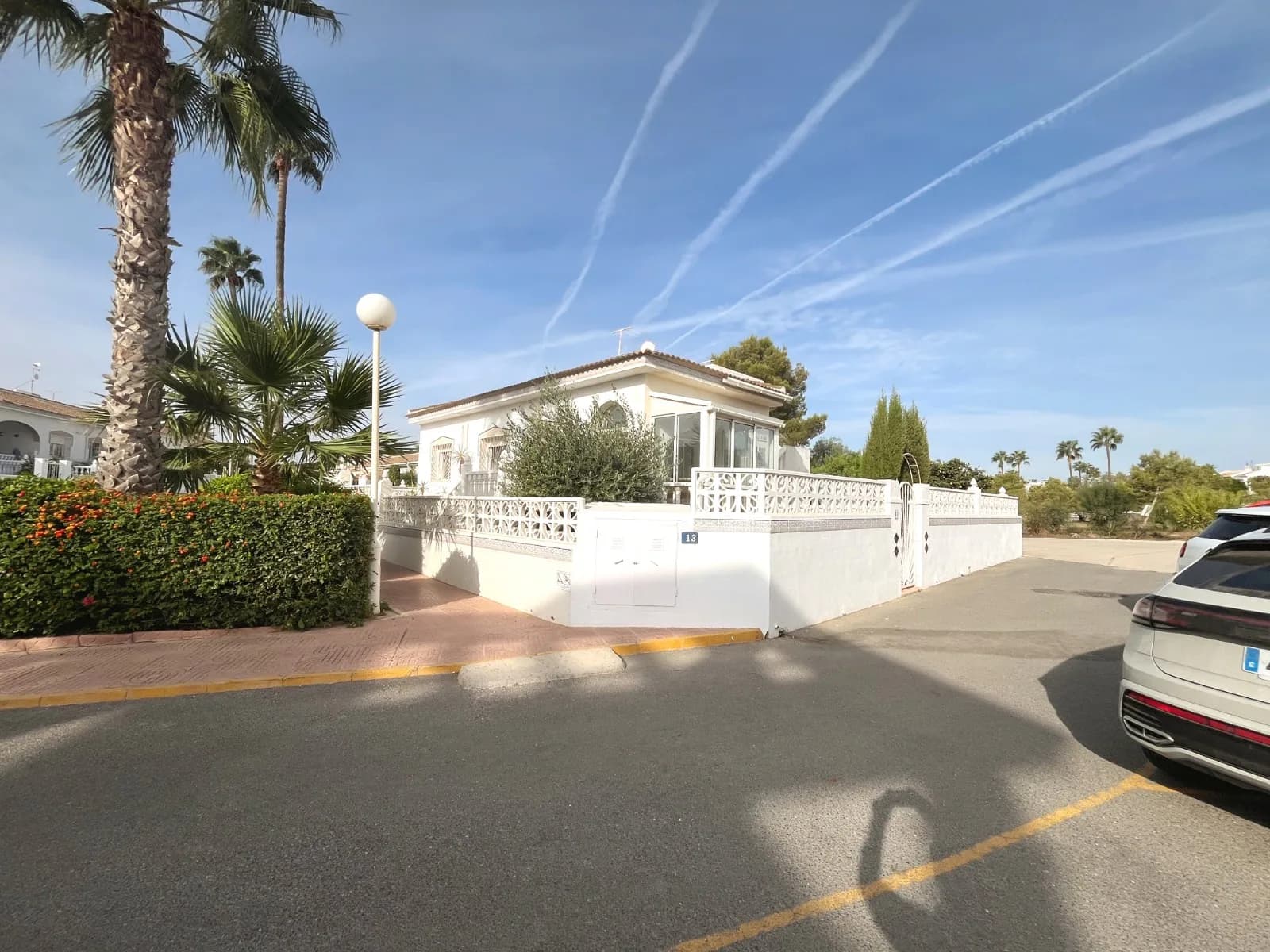 Bungalow de 3 dormitorios en venta en Ciudad Quesada, Alicante / Costa Blanca - Image 2