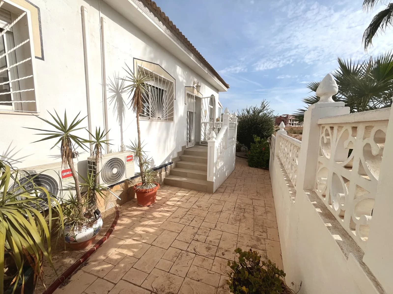 Bungalow de 3 dormitorios en venta en Ciudad Quesada, Alicante / Costa Blanca - Image 4