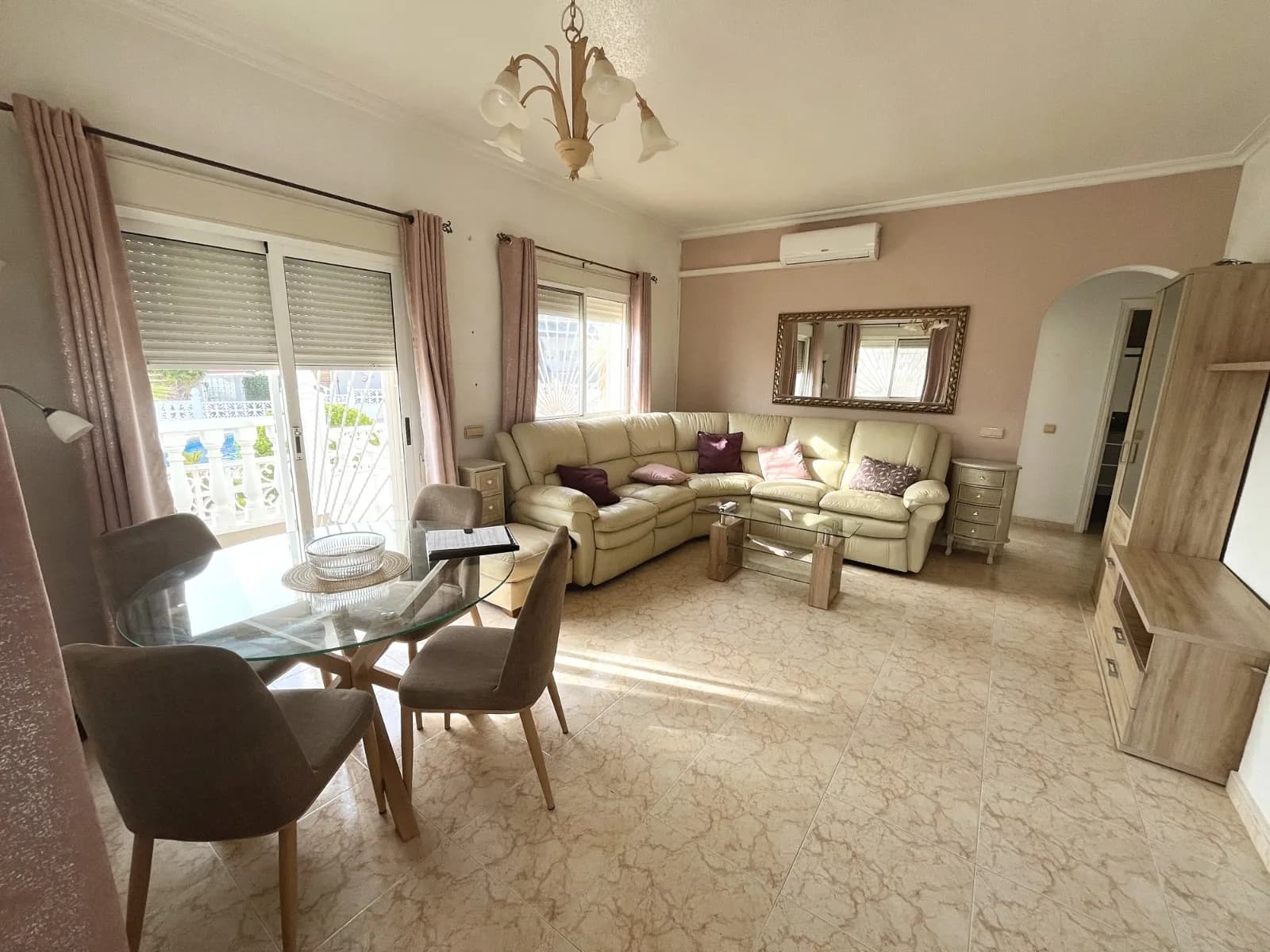 Bungalow de 3 dormitorios en venta en Ciudad Quesada, Alicante / Costa Blanca - Image 7
