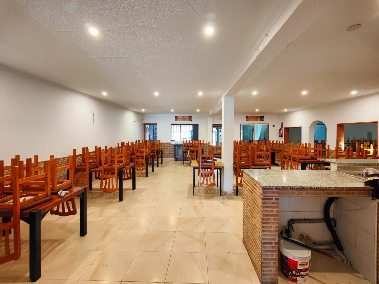 Commercial de 6 dormitorios en venta en Torrevieja, Alicante - Image 8