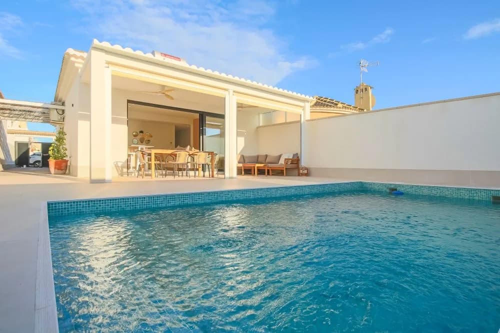 Villa de 3 dormitorios en venta en Torrevieja, Alicante - Image 3