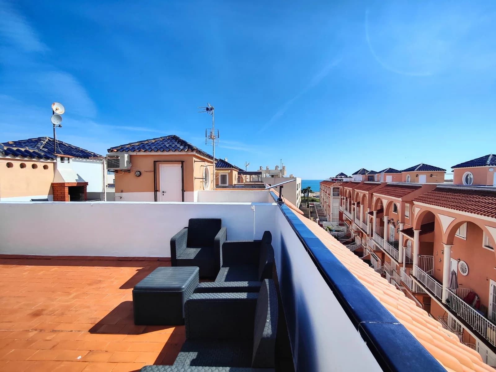 Villa de 2 dormitorios en venta en Torrevieja, Alicante - Image 3