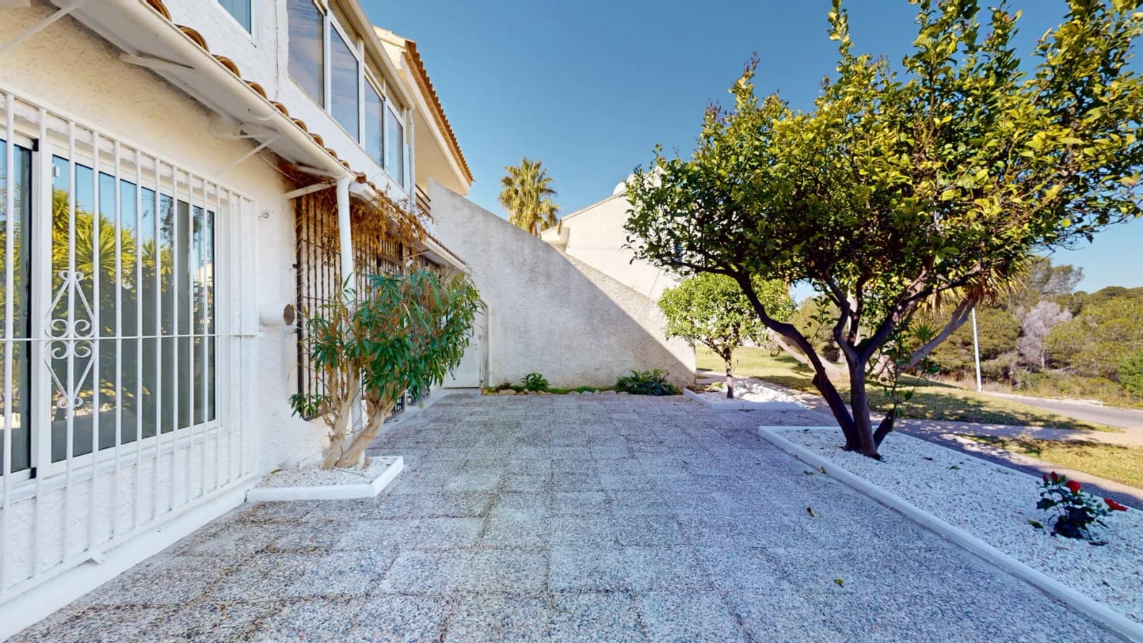 Ground Floor Bungalow In Orihuela Costa - Image 3