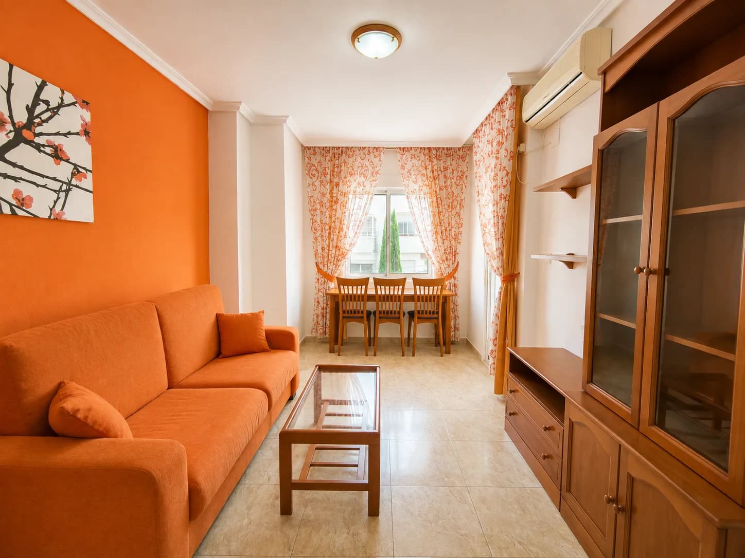 Apartment de 2 dormitorios en venta en Torrevieja, Alicante - Image 3