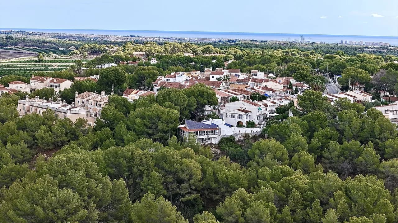 Villa de 3 dormitorios en venta en Pinar de Campoverde, Alicante - Image 2