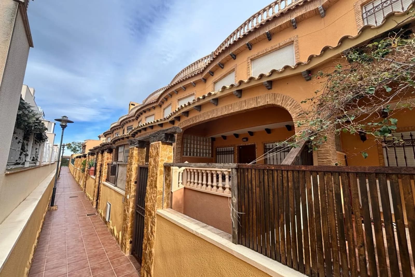 Townhouse de 5 dormitorios en venta en Urbanització Els Estanys, Alicante