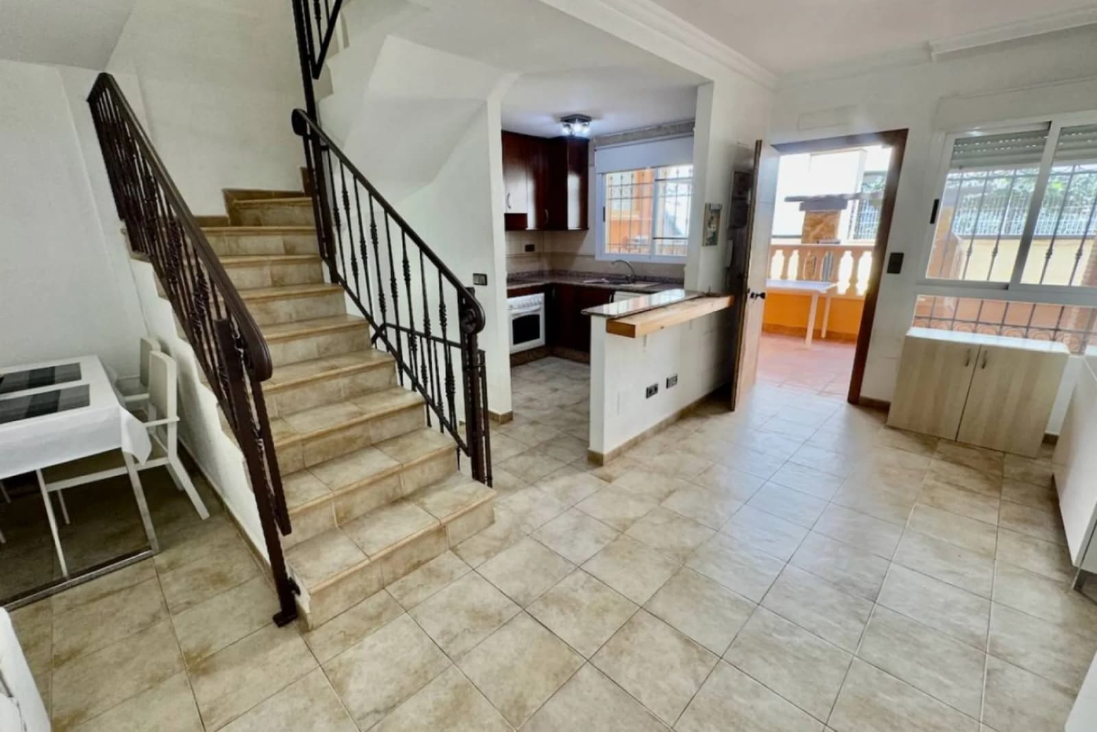 Townhouse de 5 dormitorios en venta en Urbanització Els Estanys, Alicante - Image 3