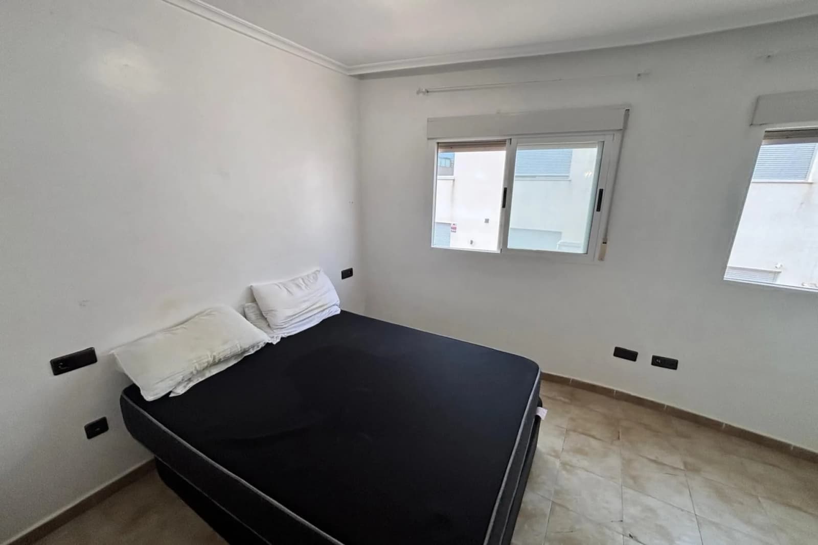 Townhouse de 5 dormitorios en venta en Urbanització Els Estanys, Alicante - Image 7