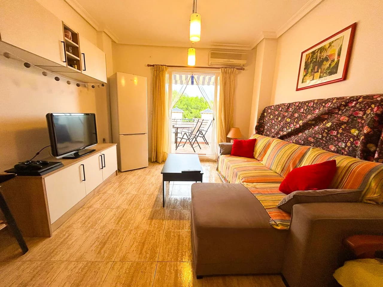 Villa de 2 dormitorios en venta en Mil Palmeras, Alicante - Image 3