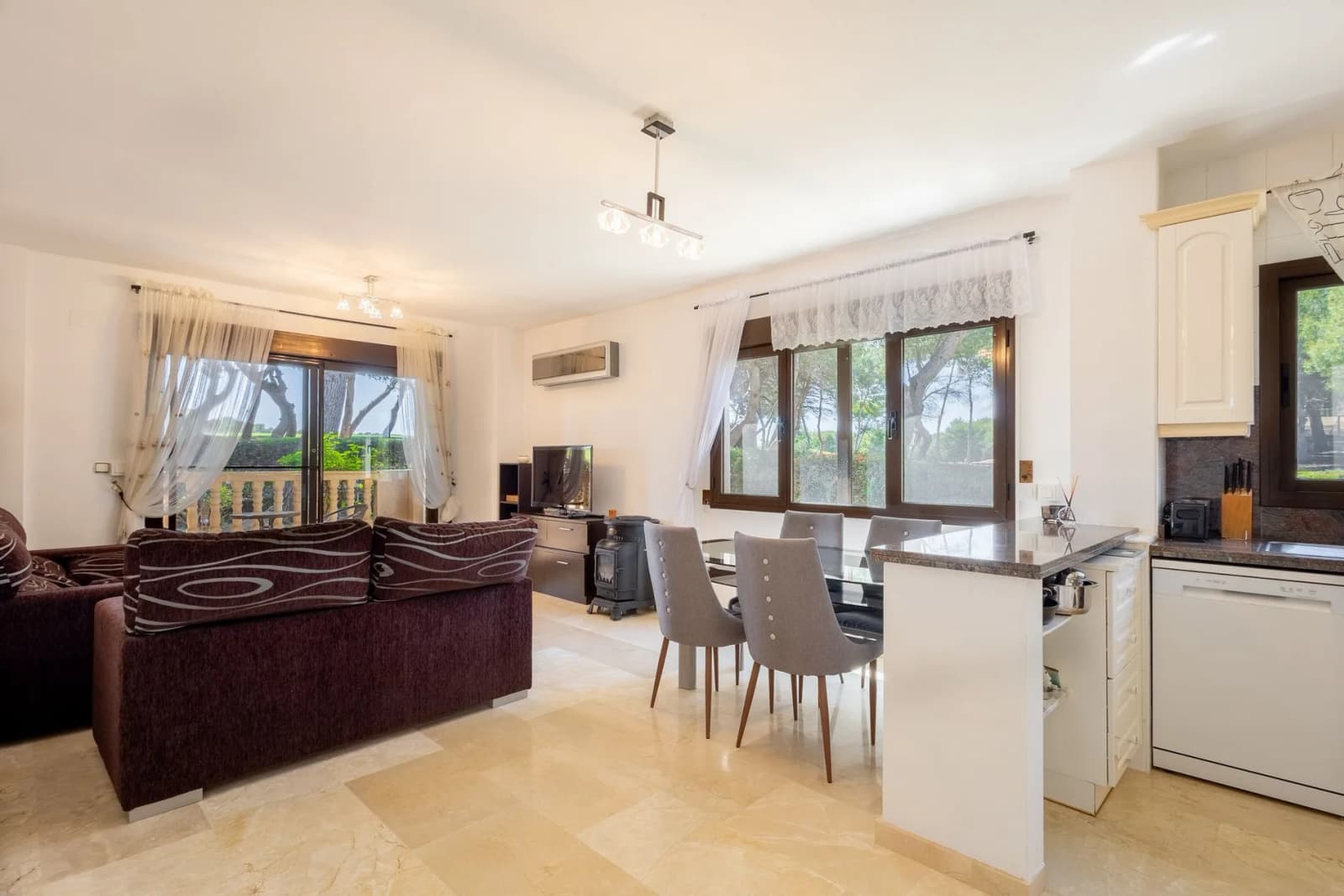 Apartment de 2 dormitorios en venta en Villamartín, Costa Blanca - Image 2