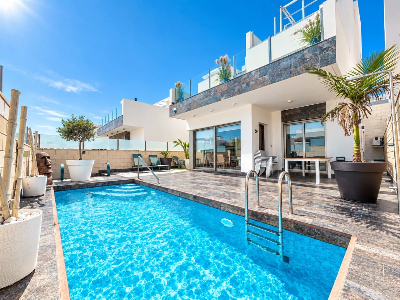 Villa de 3 dormitorios en venta en Villamartin, Alicante
