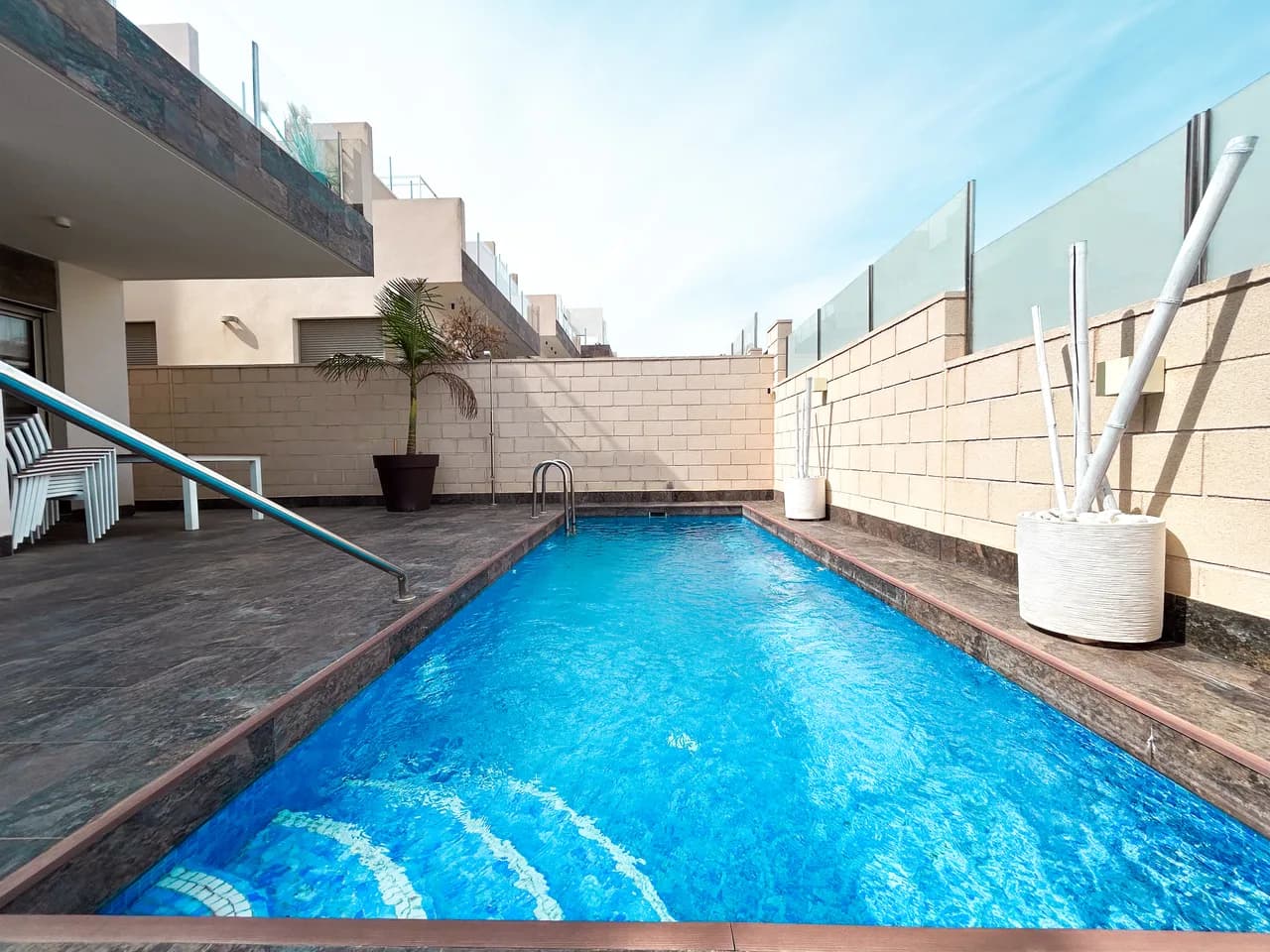 Villa de 3 dormitorios en venta en Villamartin, Alicante - Image 2