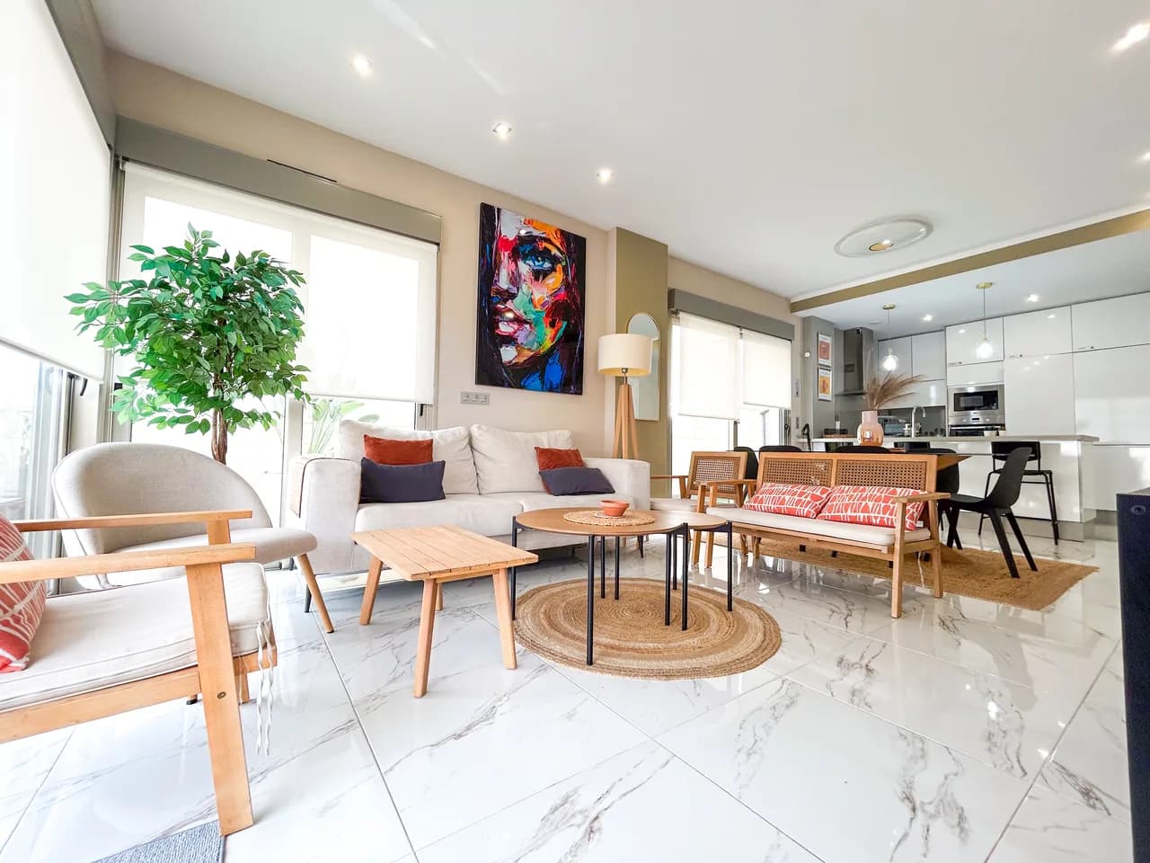 Villa de 3 dormitorios en venta en Villamartin, Alicante - Image 3