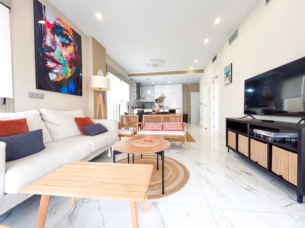 Villa de 3 dormitorios en venta en Villamartin, Alicante - Image 4