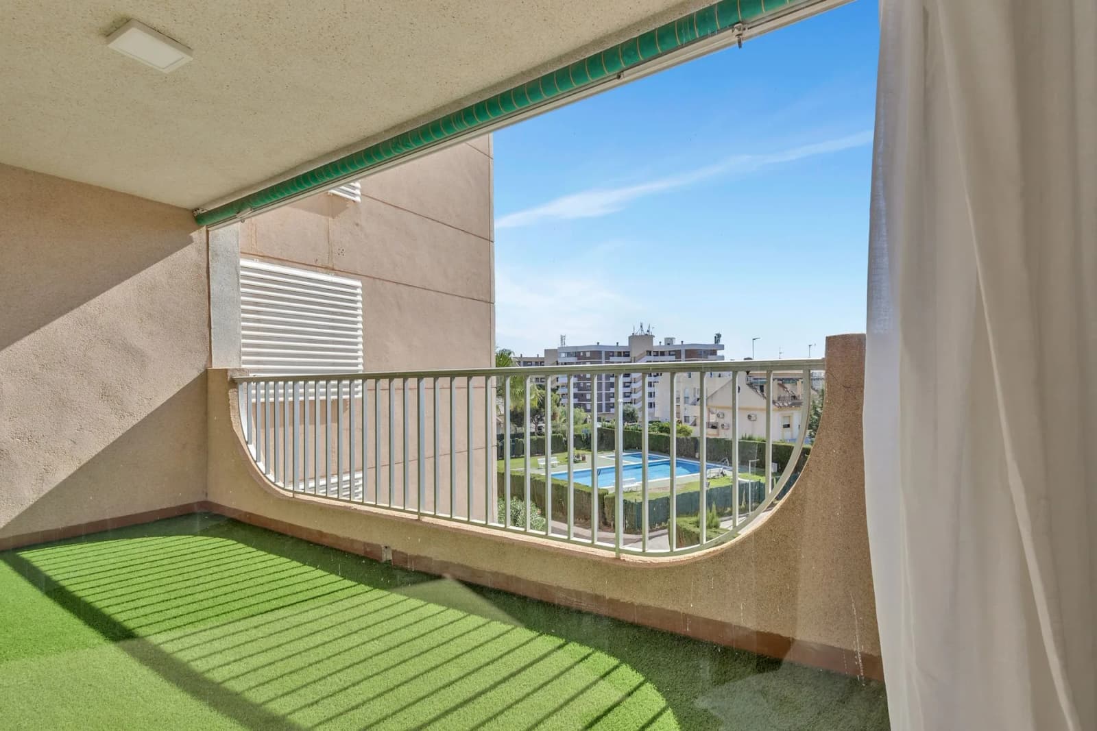 Apartment de 3 dormitorios en venta en Cabo Roig, Costa Blanca - Image 2