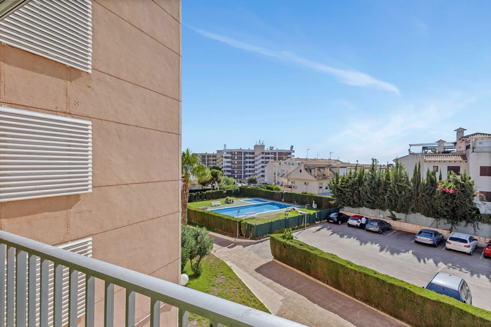 Apartment de 3 dormitorios en venta en Cabo Roig, Costa Blanca - Image 3