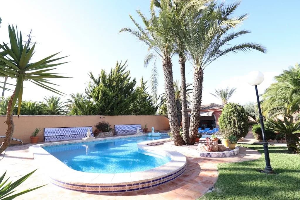 Villa de 5 dormitorios en venta en Torrevieja, Alicante - Image 3