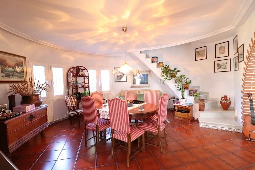 Villa de 5 dormitorios en venta en Torrevieja, Alicante - Image 7