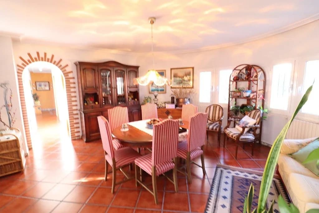 Villa de 5 dormitorios en venta en Torrevieja, Alicante - Image 8