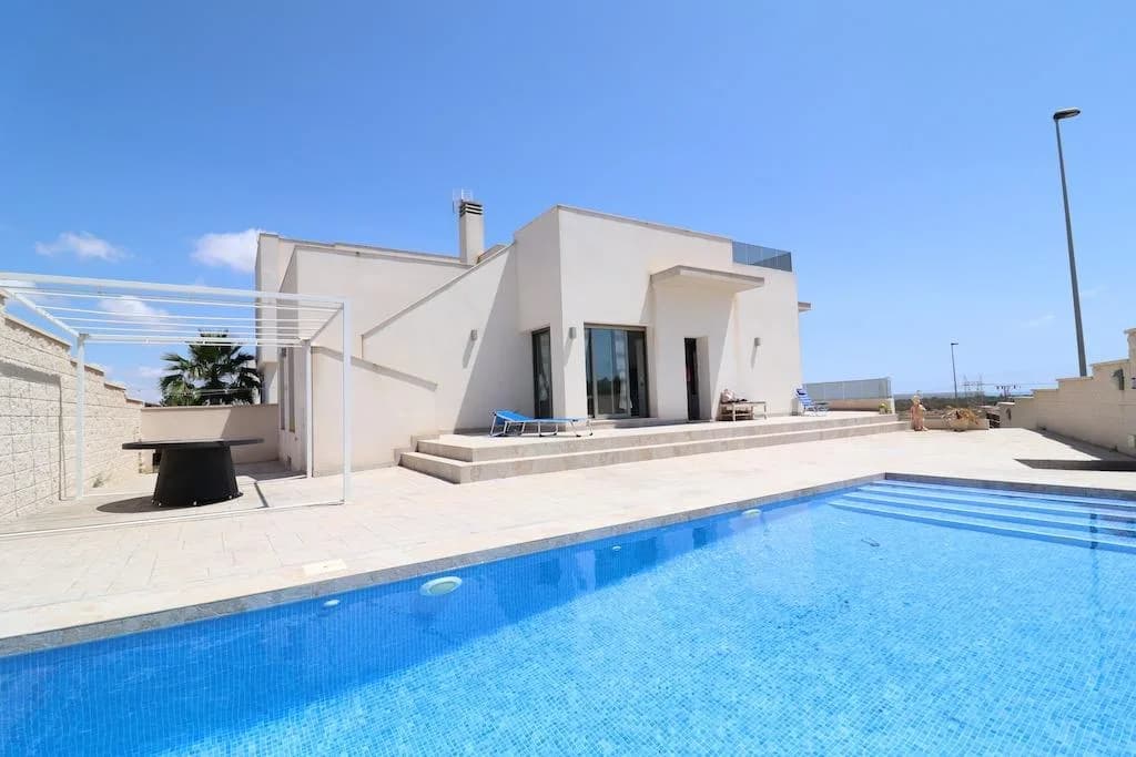 Villa de 3 dormitorios en venta en San Miguel de Salinas, Alicante
