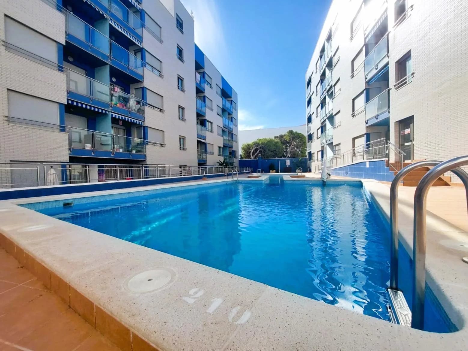 Apartment de 4 dormitorios en venta en Torrevieja, Alicante - Image 8