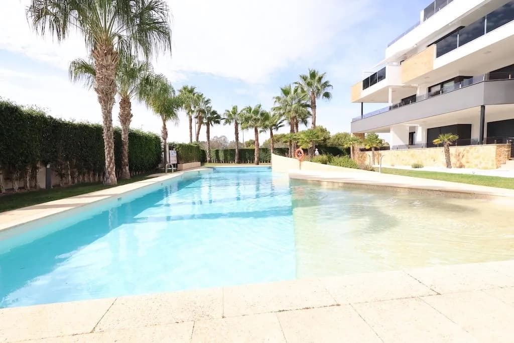 Apartment de 2 dormitorios en venta en Orihuela Costa, Alicante