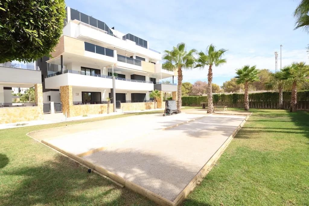 Apartment de 2 dormitorios en venta en Orihuela Costa, Alicante - Image 3