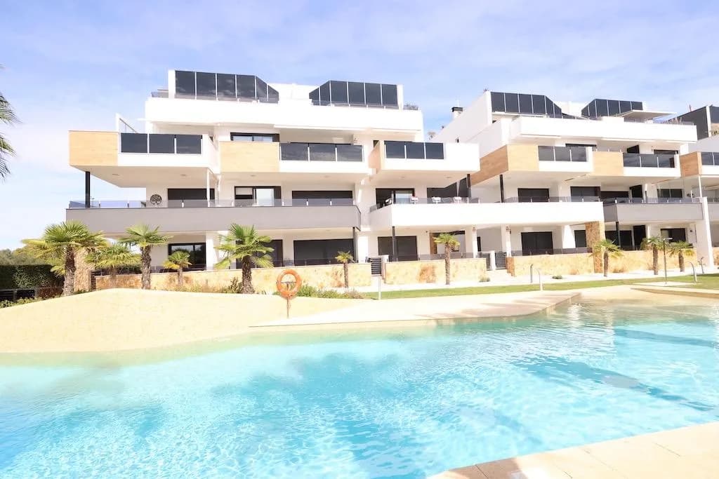 Apartment de 2 dormitorios en venta en Orihuela Costa, Alicante - Image 4