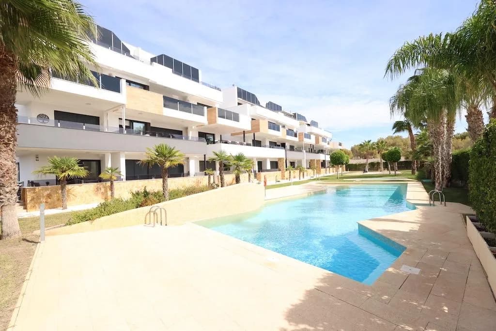 Apartment de 2 dormitorios en venta en Orihuela Costa, Alicante - Image 5