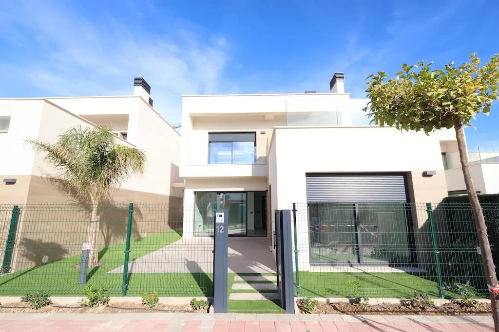 Villa de 3 dormitorios en venta en Los Alcázares, Murcia