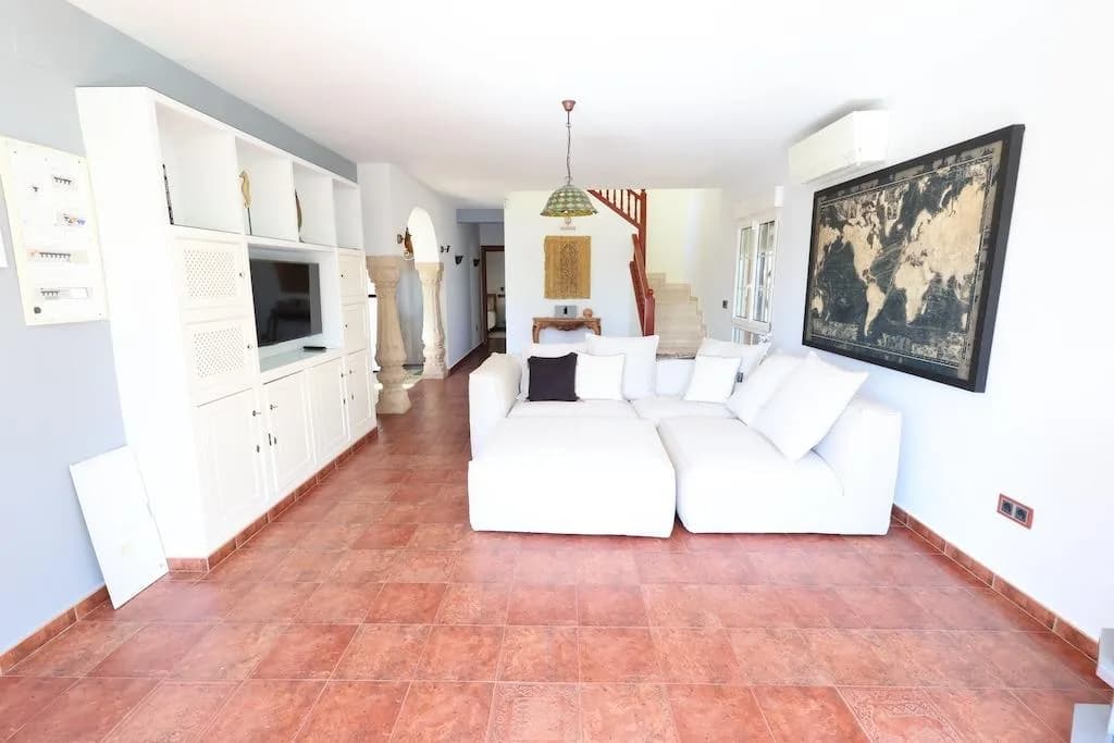 Villa de 4 dormitorios en venta en Orihuela Costa, Alicante - Image 4