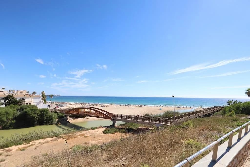 Villa de 2 dormitorios en venta en Pilar de la Horadada, Alicante - Image 2