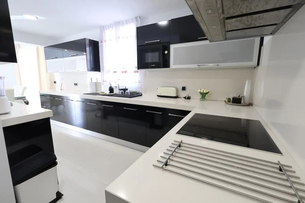Villa de 4 dormitorios en venta en Cabo Roig, Alicante - Image 3