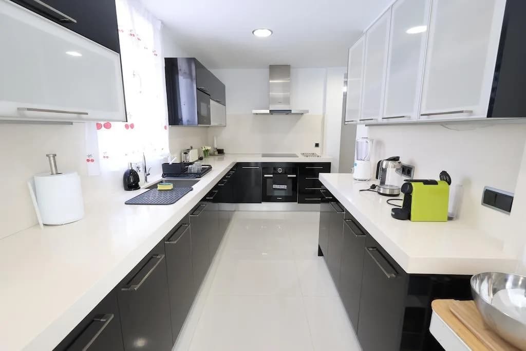 Villa de 4 dormitorios en venta en Cabo Roig, Alicante - Image 4