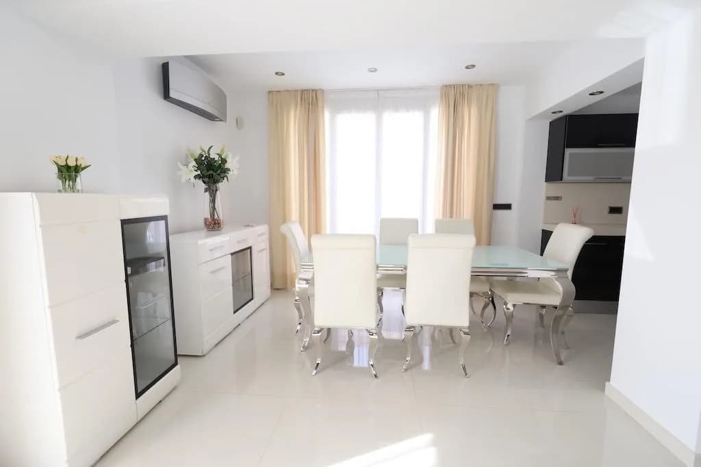 Villa de 4 dormitorios en venta en Cabo Roig, Alicante - Image 5