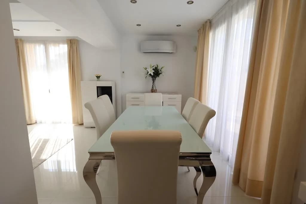 Villa de 4 dormitorios en venta en Cabo Roig, Alicante - Image 6