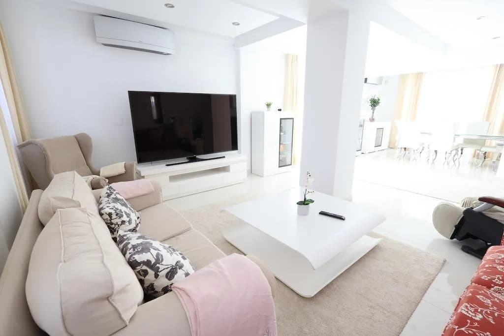Villa de 4 dormitorios en venta en Cabo Roig, Alicante - Image 8