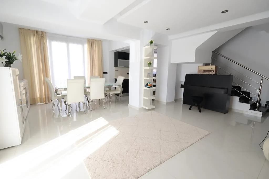 Villa de 4 dormitorios en venta en Cabo Roig, Alicante - Image 9