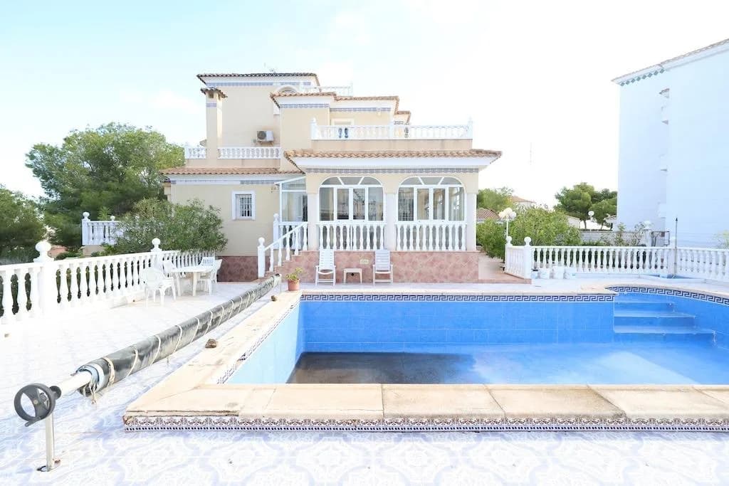 Villa de 5 dormitorios en venta en Orihuela Costa, Alicante