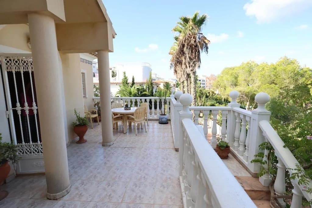 Villa de 5 dormitorios en venta en Orihuela Costa, Alicante - Image 2