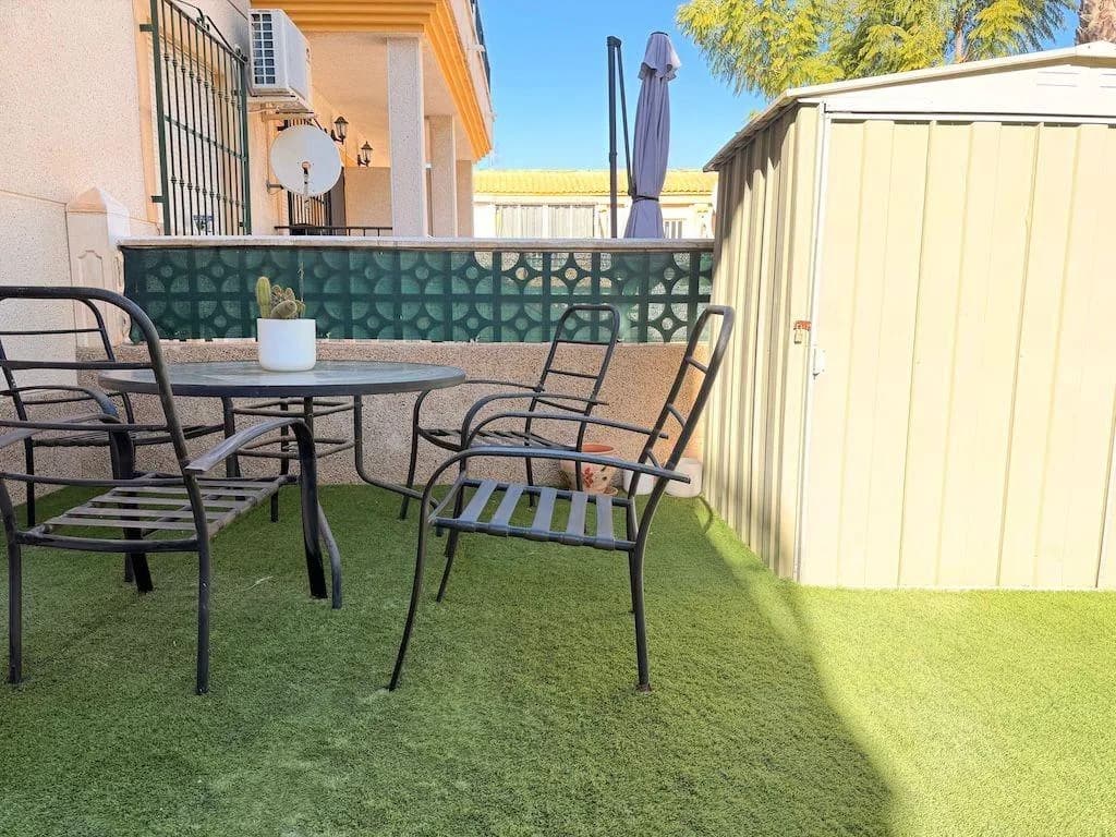 Bungalow de 2 dormitorios en venta en Orihuela Costa, Alicante - Image 4