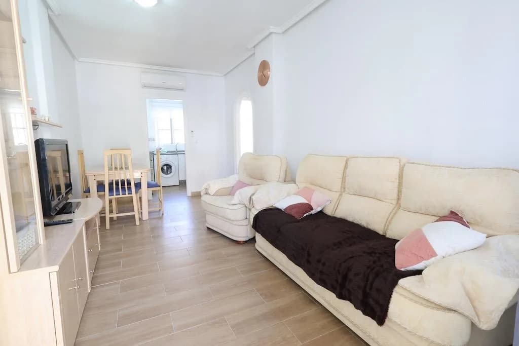 Bungalow de 2 dormitorios en venta en Orihuela Costa, Alicante - Image 8