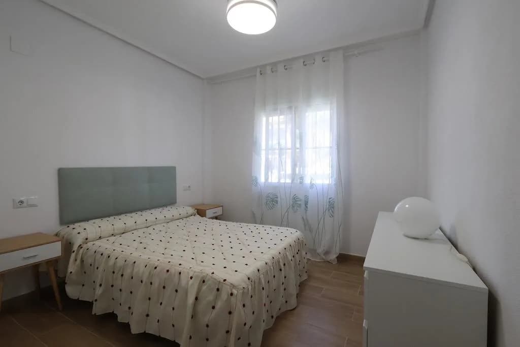 Bungalow de 2 dormitorios en venta en Orihuela Costa, Alicante - Image 9