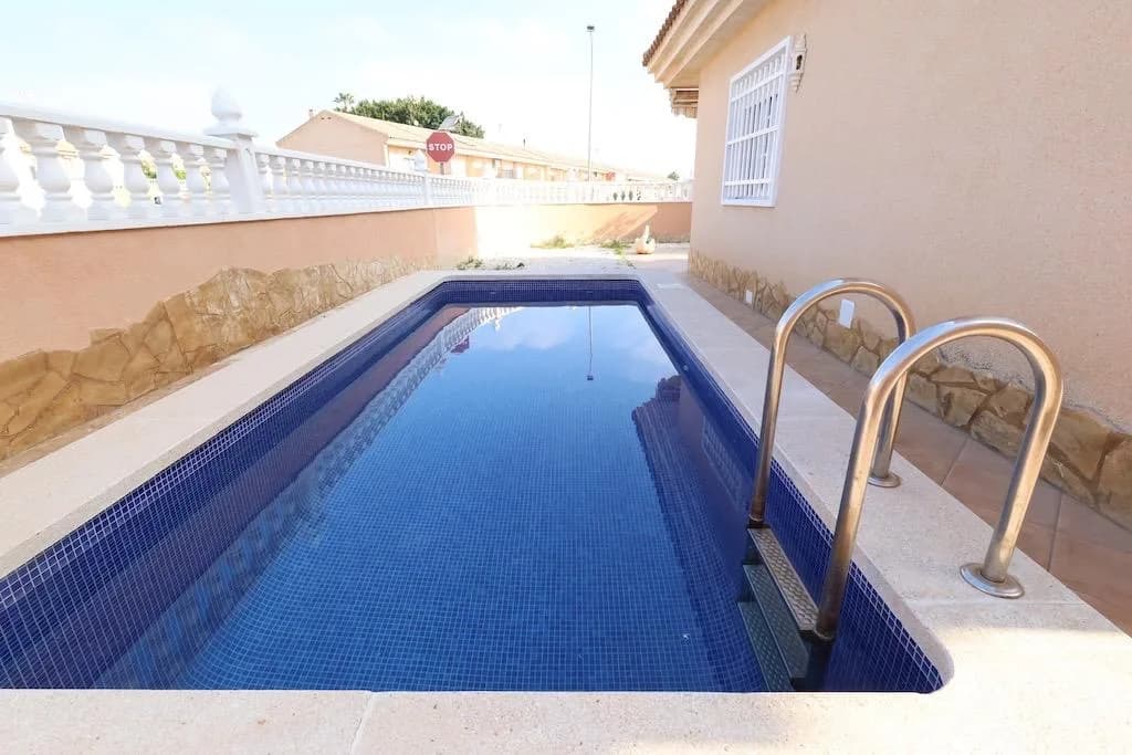 Villa de 3 dormitorios en venta en Torrevieja, Alicante - Image 4