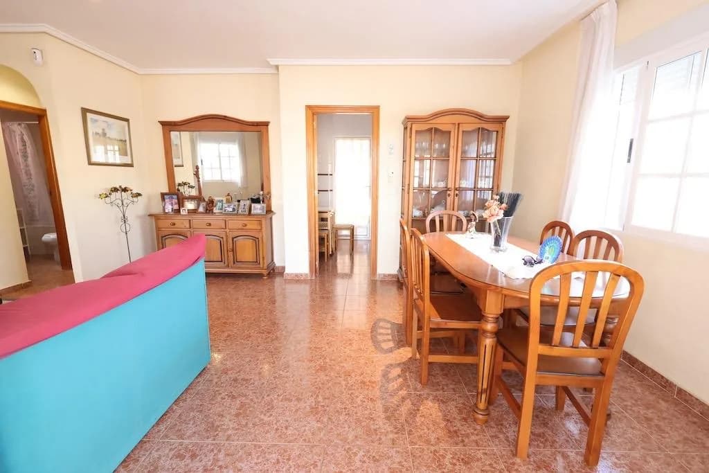 Villa de 3 dormitorios en venta en Torrevieja, Alicante - Image 8