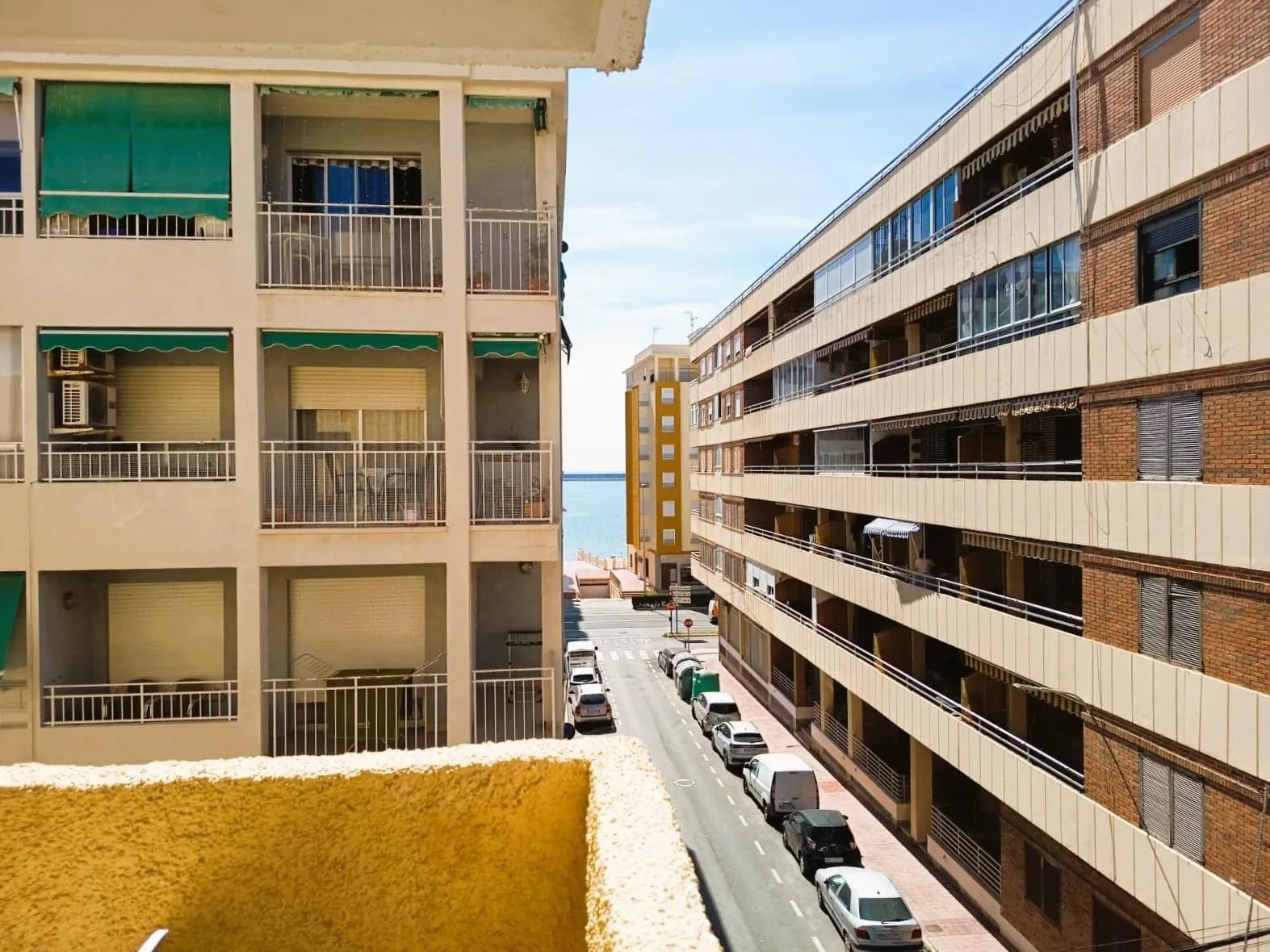 Apartment de 3 dormitorios en venta en Torrevieja, Alicante - Image 2