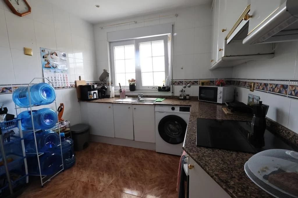 Villa de 3 dormitorios en venta en Torrevieja, Alicante - Image 2
