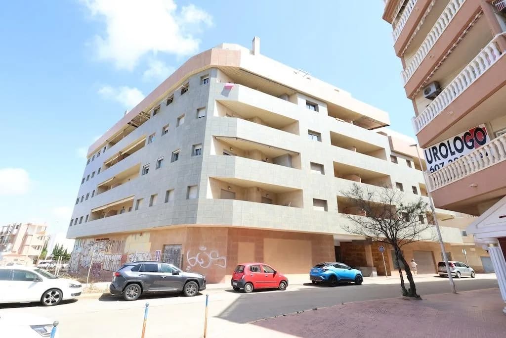 Apartment de 3 dormitorios en venta en Torrevieja, Alicante