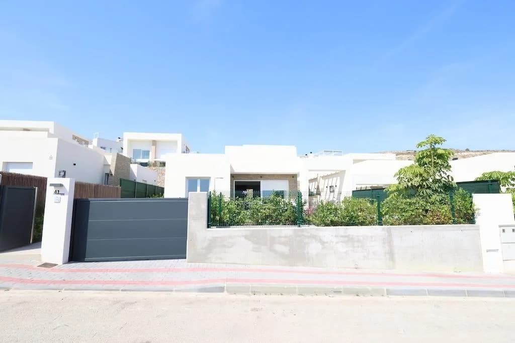 Villa de 3 dormitorios en venta en Algorfa, Alicante - Image 2