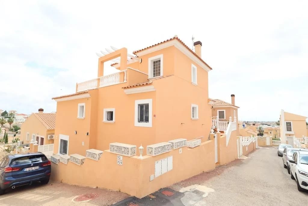Villa de 5 dormitorios en venta en San Miguel de Salinas, Alicante - Image 2